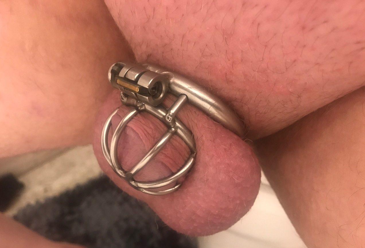Clit cage