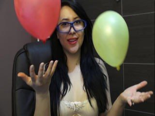 Watch mistress popping balloons on webcam