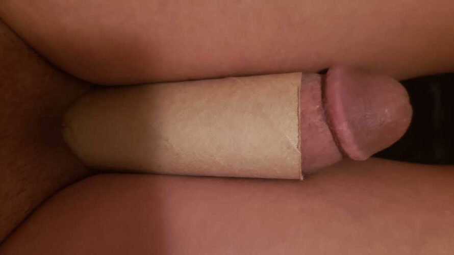 Scrawny sissy cocklette does the toilet paper roll test
