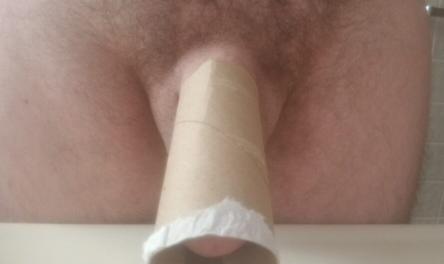 Worthless 4 inch beta dick failing the toilet paper roll test
